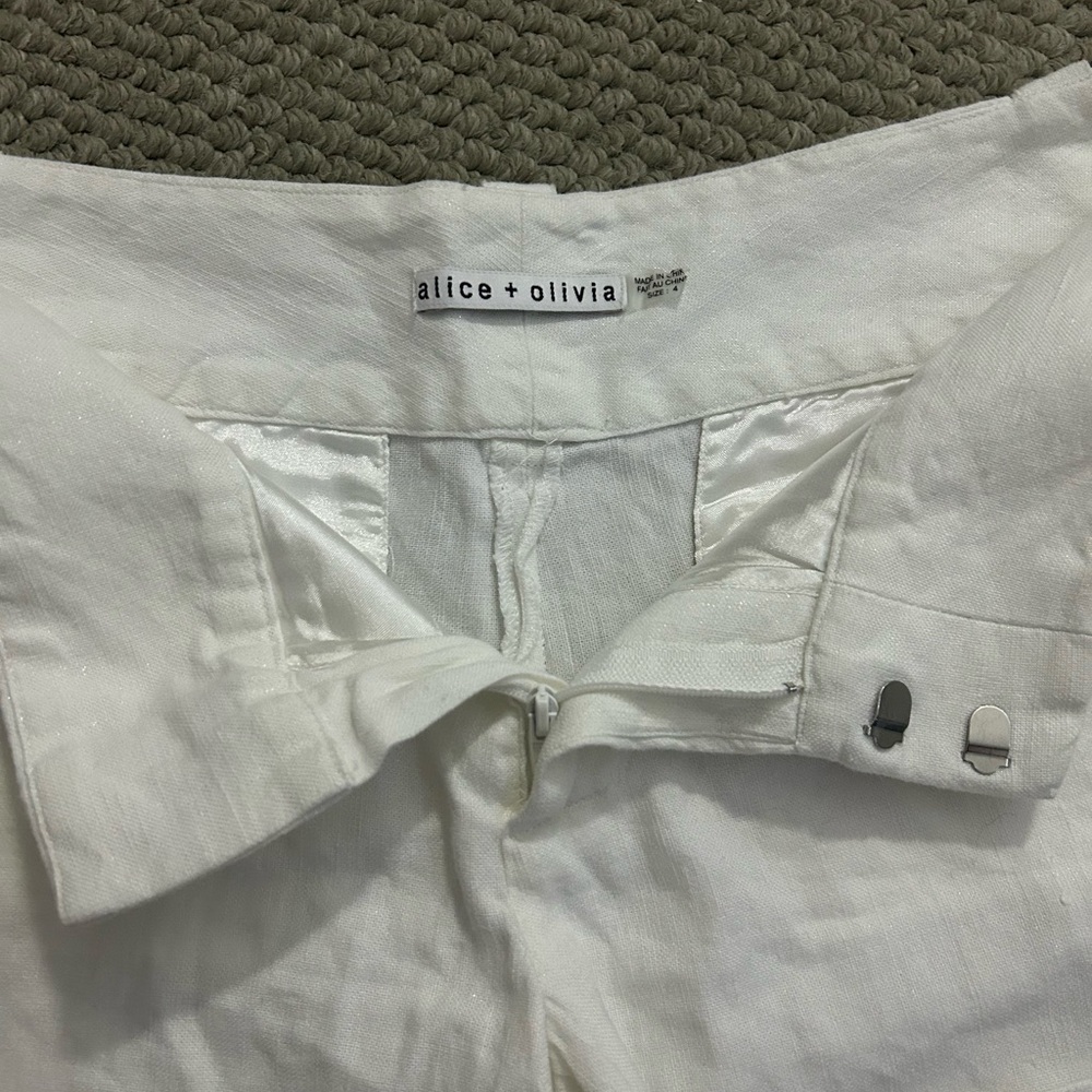 62% linen Alice and Olivia shorts - Picture 3 of 5